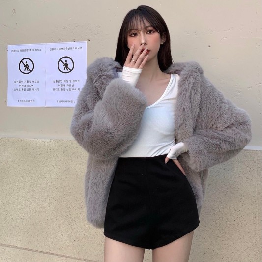 黑色高腰A字毛呢百搭短裤